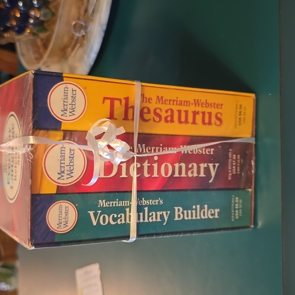 Merriam-Webster Vocabulary Builder, Dictionary, and Thesaurus Set
